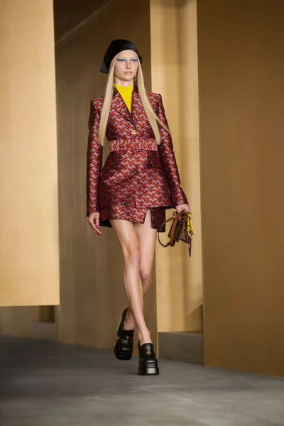 Look 44